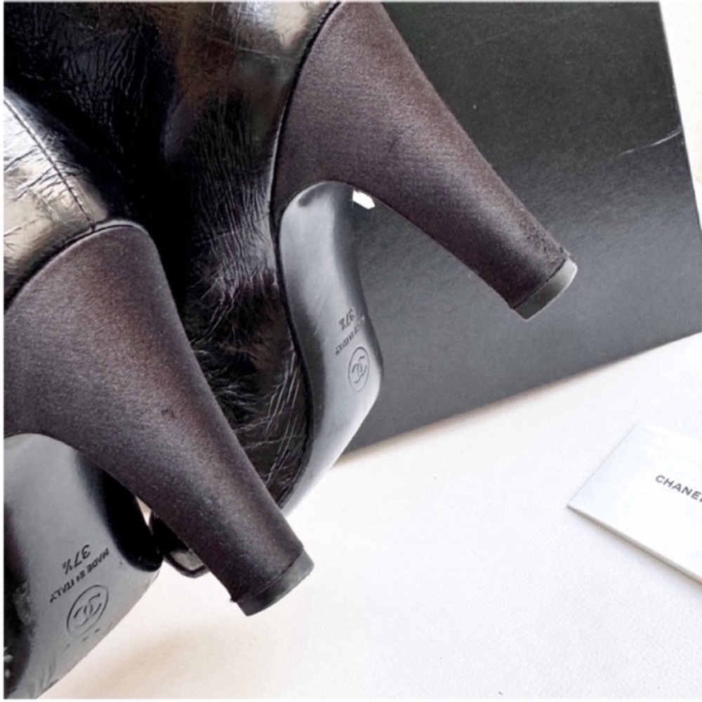 CHANEL COCO GABRIELLE EMBROIDERED ANKLE POINTED TOE BOOTS BLACK 37.5 - Picture 10 of 10